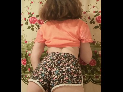 ❤️ Kynþokkafull ung stúlka klæðir sig í stuttbuxurnar á myndavélinni ❤️ Endaþarmsmyndband á is.porno24-7.ru ️❤