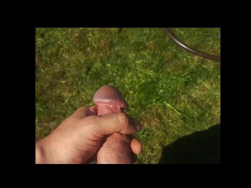❤️ Heit týpa lætur bleiku kisuna sína helvíti og kemur með sprautu í sumargarði ❤️ Endaþarmsmyndband á is.porno24-7.ru ️❤