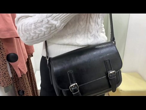 ❤️ Almenn sjálfsfróun ungrar tíkar FeralBerry með dildó í mátunarklefa ❤️ Endaþarmsmyndband á is.porno24-7.ru ️❤