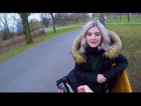 ❤️ Gleypir heitt ásamt ókunnugra fyrir peninga - blástur í garðinum eftir Evu Elfie ❤️ Endaþarmsmyndband á is.porno24-7.ru ️❤